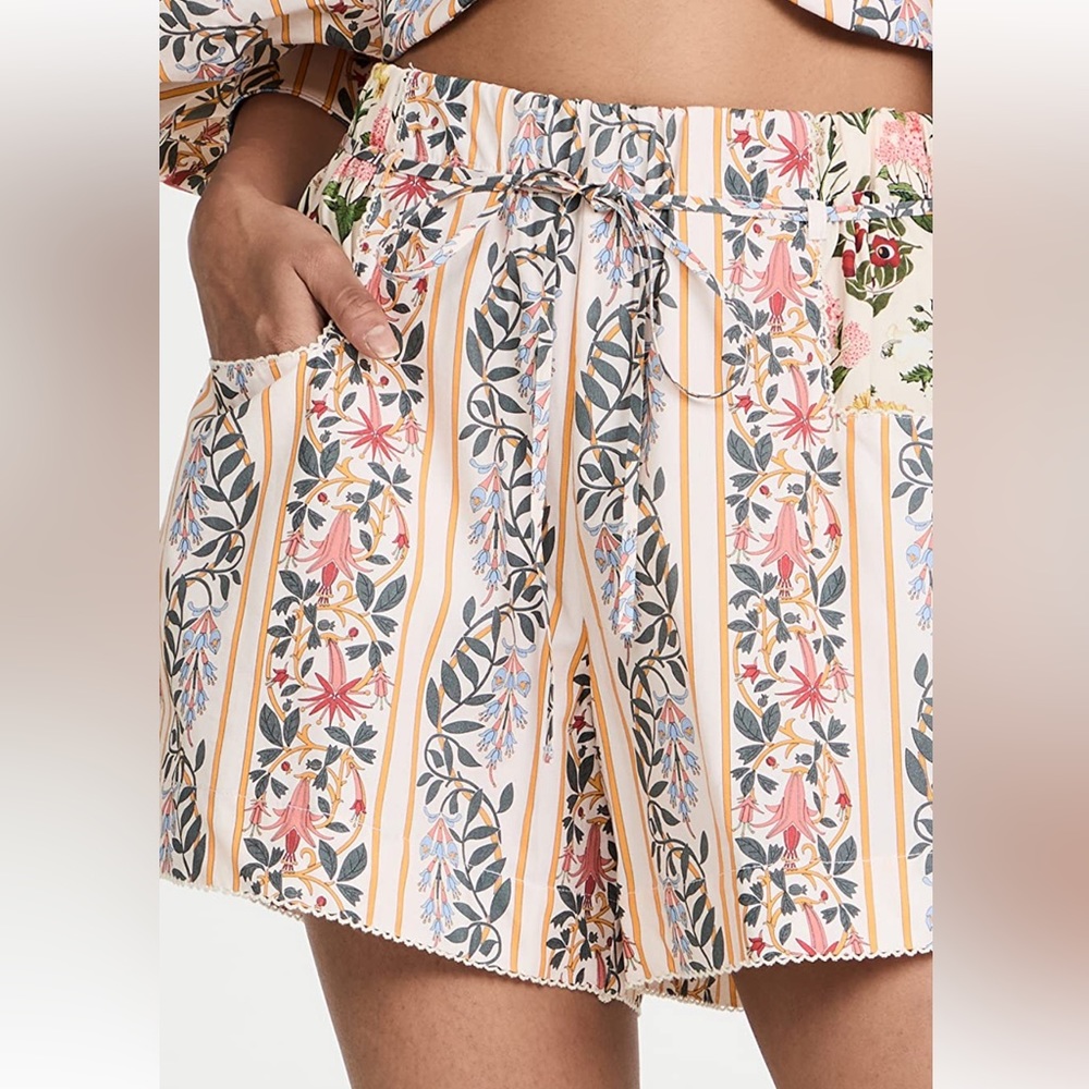 Agua by Agua Bendita Trebol Lluvia Floral Shorts